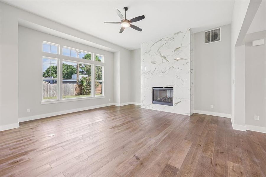 Spacious, unfurnished interior of a new home in , Grapevine (Image 19).