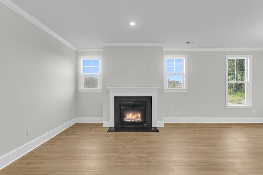 Spacious, unfurnished interior of a new home in Pineland Preserve, Summerville (Image 20).