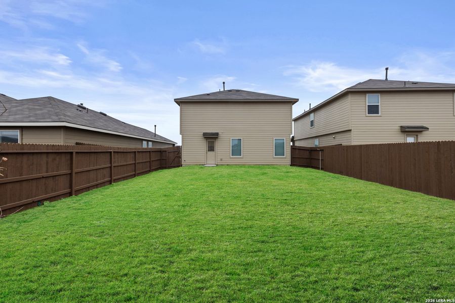 Exterior details and patio area of a home in Avenida, Converse (Image 3).