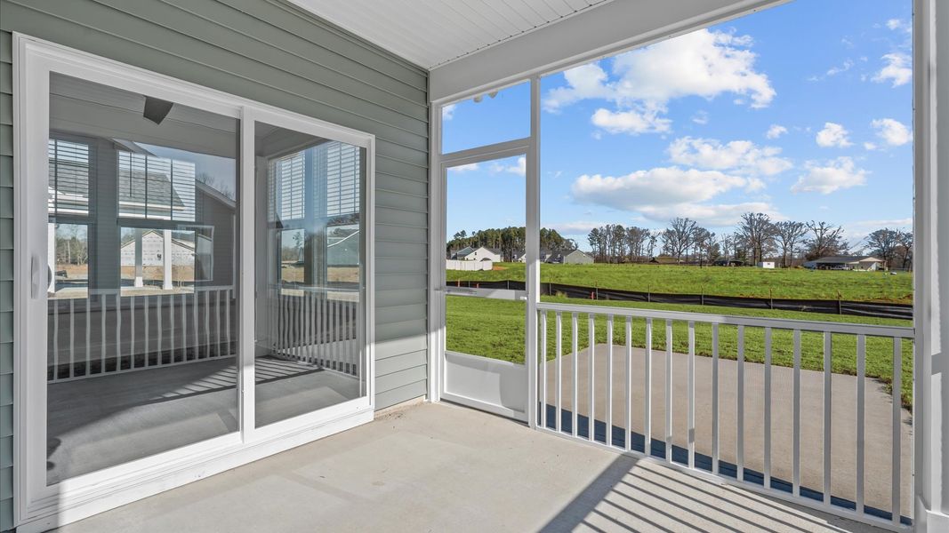 Exterior details and patio area of a home in Walnut Ridge, Inman (Image 4).