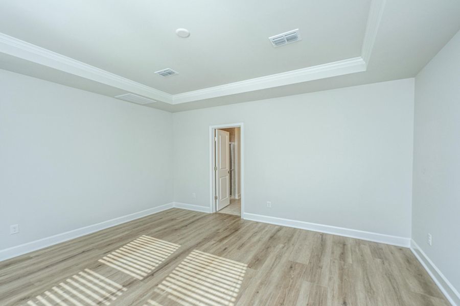 Spacious, unfurnished interior of a new home in Cedar Glen Preserve, Huger (Image 24).