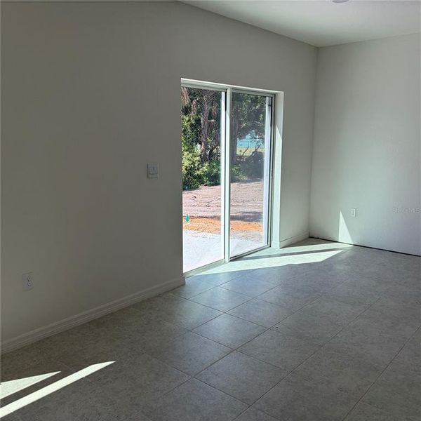 Spacious, unfurnished interior of a new home in Port Charlotte, Port Charlotte (Image 13).
