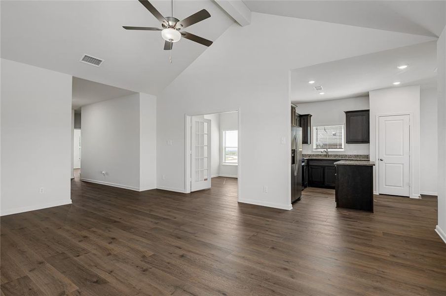 Spacious, unfurnished interior of a new home in Vista West, Fort Worth (Image 5).