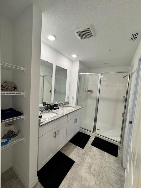 Furnished interior view inside a new home in , Orlando (Image 7).