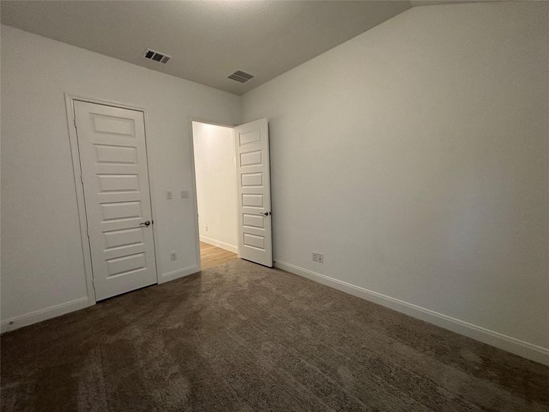 Spacious, unfurnished interior of a new home in Lariat 60', Liberty Hill (Image 17).