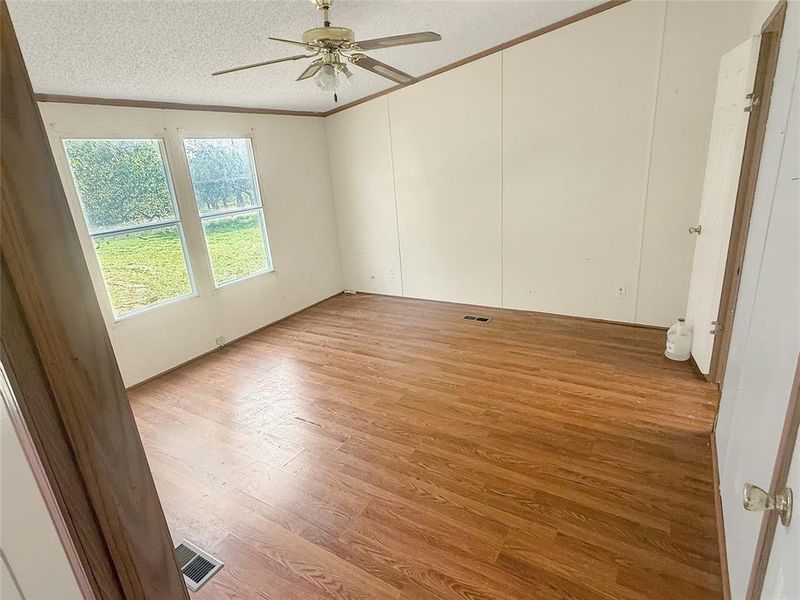 Spacious, unfurnished interior of a new home in , Eastland (Image 10).