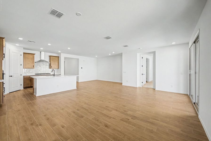Spacious, unfurnished interior of a new home in White Tank Vistas, Waddell (Image 4). Spacious, unfurnished interior of a new home in White Tank Vistas, Waddell (Image 4).