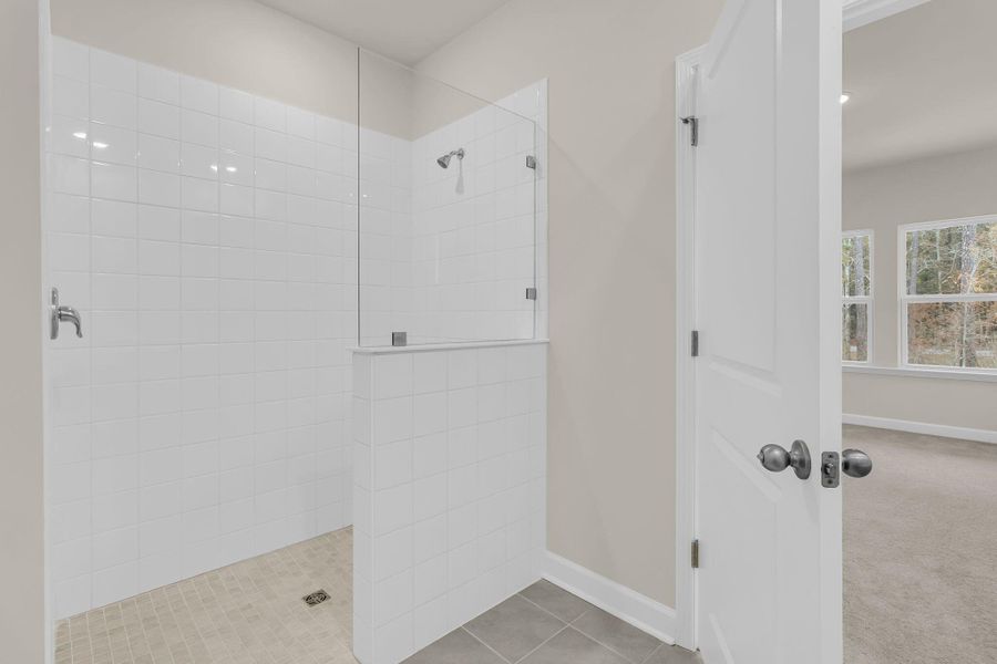 Spacious, unfurnished interior of a new home in , Summerville (Image 18).