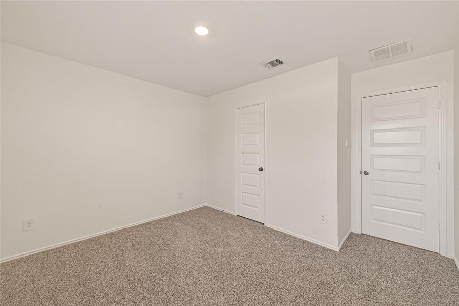 Spacious, unfurnished interior of a new home in Windstone on the Prairie, Richmond (Image 21).
