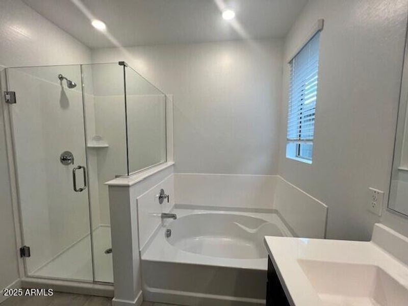 BR35 Lot 158 Tub & Shower