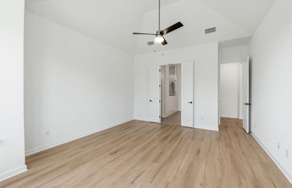 Spacious, unfurnished interior of a new home in 6 Creeks, Kyle (Image 18).