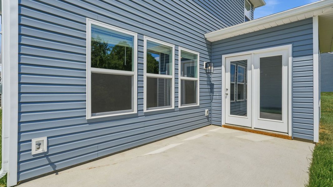 Exterior details and patio area of a home in Fieldcrest Acres, Blountville (Image 4).