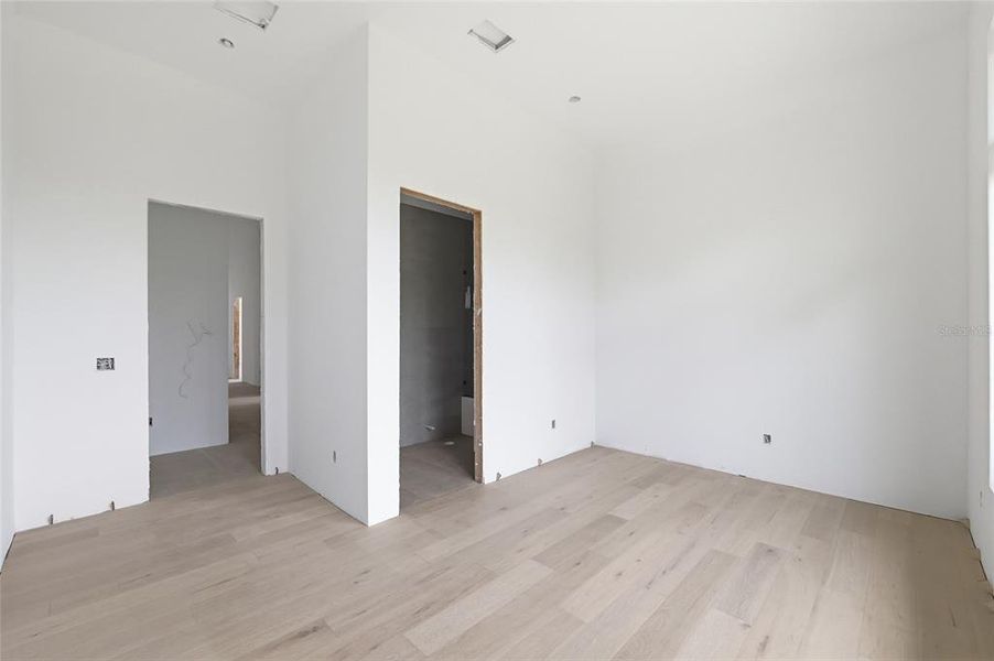 Spacious, unfurnished interior of a new home in Stonelake Ranch, Thonotosassa (Image 8).