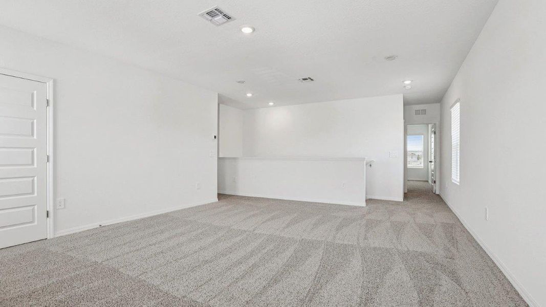 Spacious, unfurnished interior of a new home in Summerlin at Hawthorne Ranch, Lakeland (Image 33).