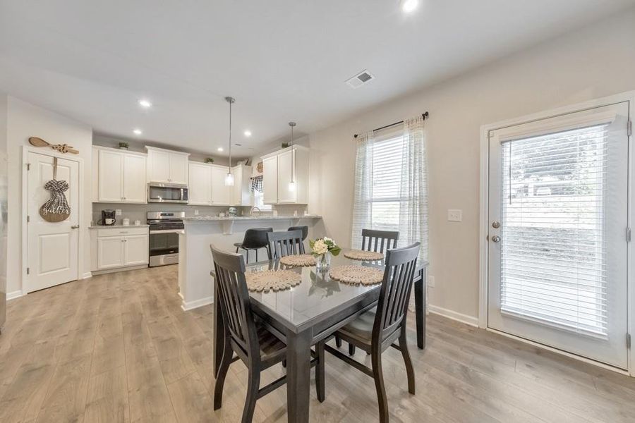 Furnished interior view inside a new home in Old Lost Mountain Estates, Powder Springs (Image 11).