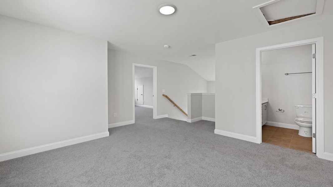 Spacious, unfurnished interior of a new home in Sunset Summits, Spartanburg (Image 23).