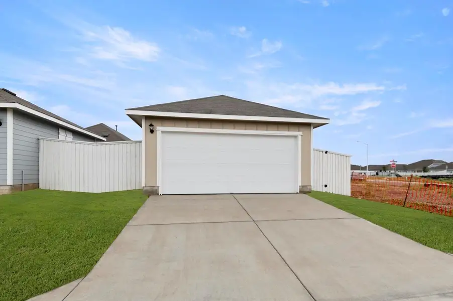Exterior details and patio area of a home in Casetta Ranch, Kyle (Image 3).