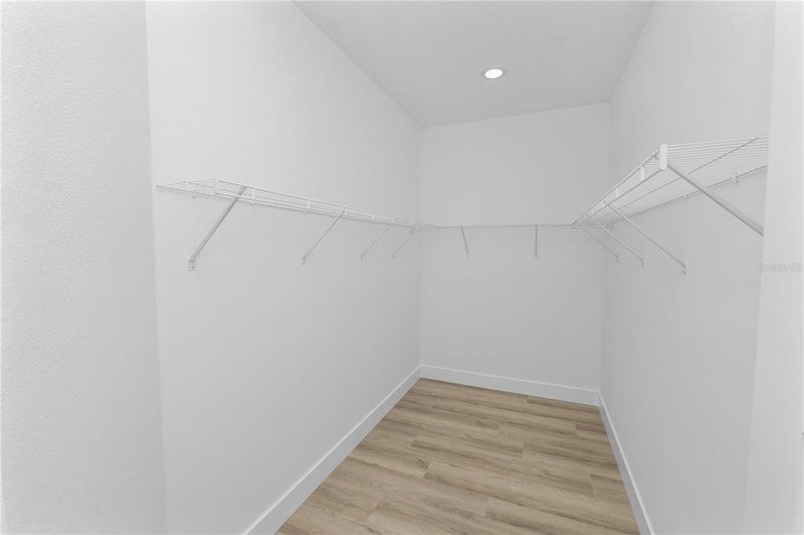 Spacious, unfurnished interior of a new home in , Tampa (Image 38).