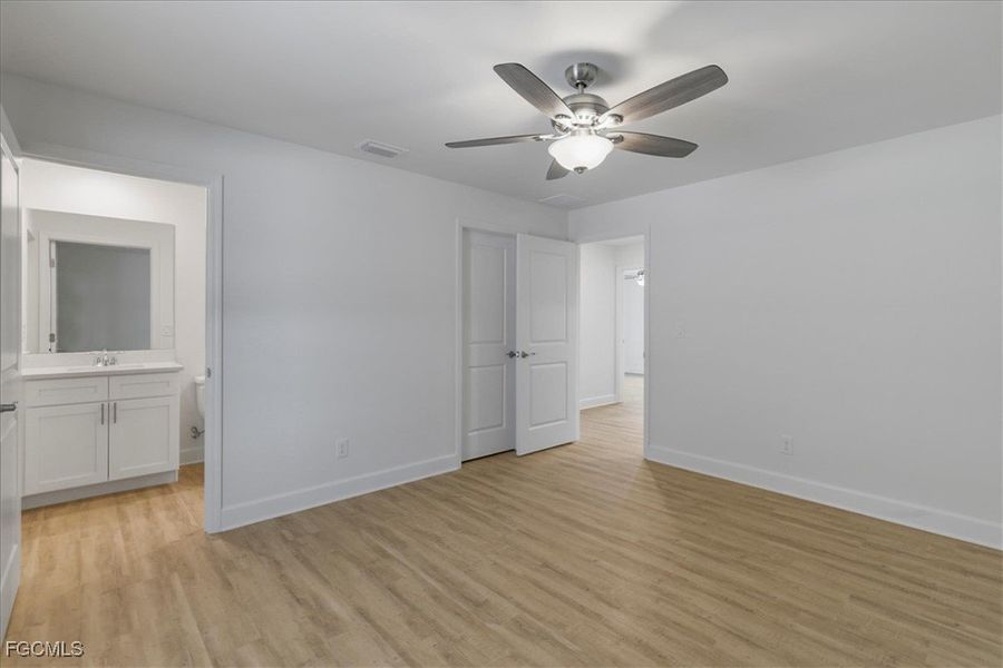 Spacious, unfurnished interior of a new home in Cape Coral, Cape Coral (Image 29).