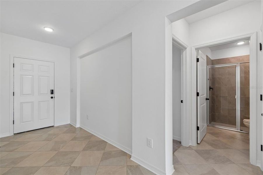 Spacious, unfurnished interior of a new home in Avalon West, Spring Hill (Image 25).