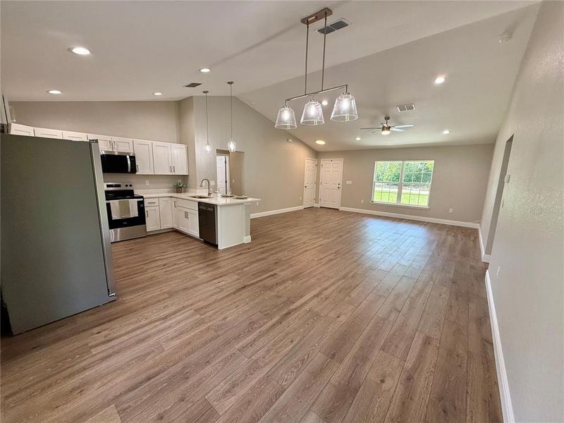 Spacious, unfurnished interior of a new home in , Ocala (Image 18).