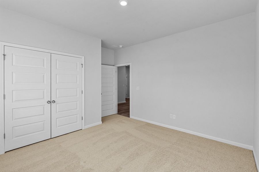 Spacious, unfurnished interior of a new home in Fieldstone, Lexington (Image 33).