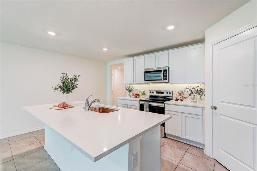 Furnished interior view inside a new home in , Spring Hill (Image 10).
