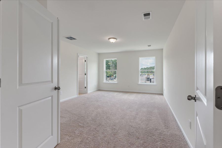 Spacious, unfurnished interior of a new home in Oakley Pointe, Moncks Corner (Image 22).