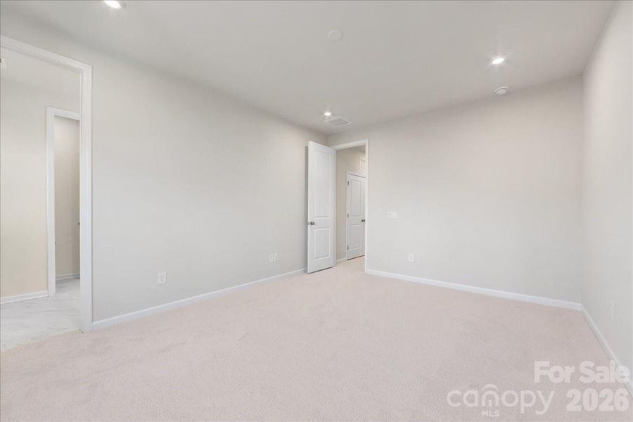 Primary en suite Primary en suite