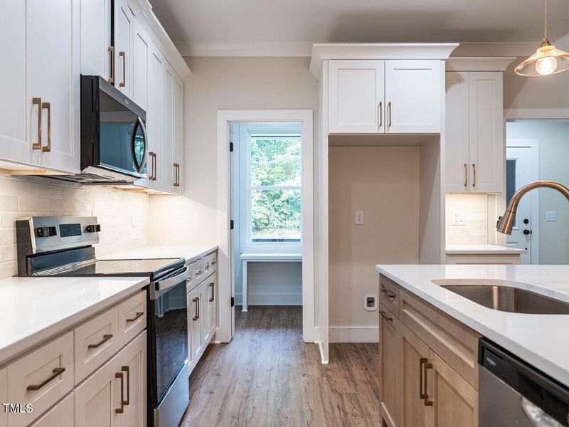 014-1280x960-kitchen