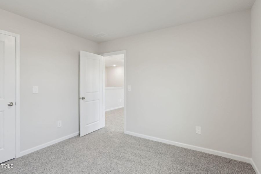 26-web-or-mls-Raleigh -River Glen-199 Wh