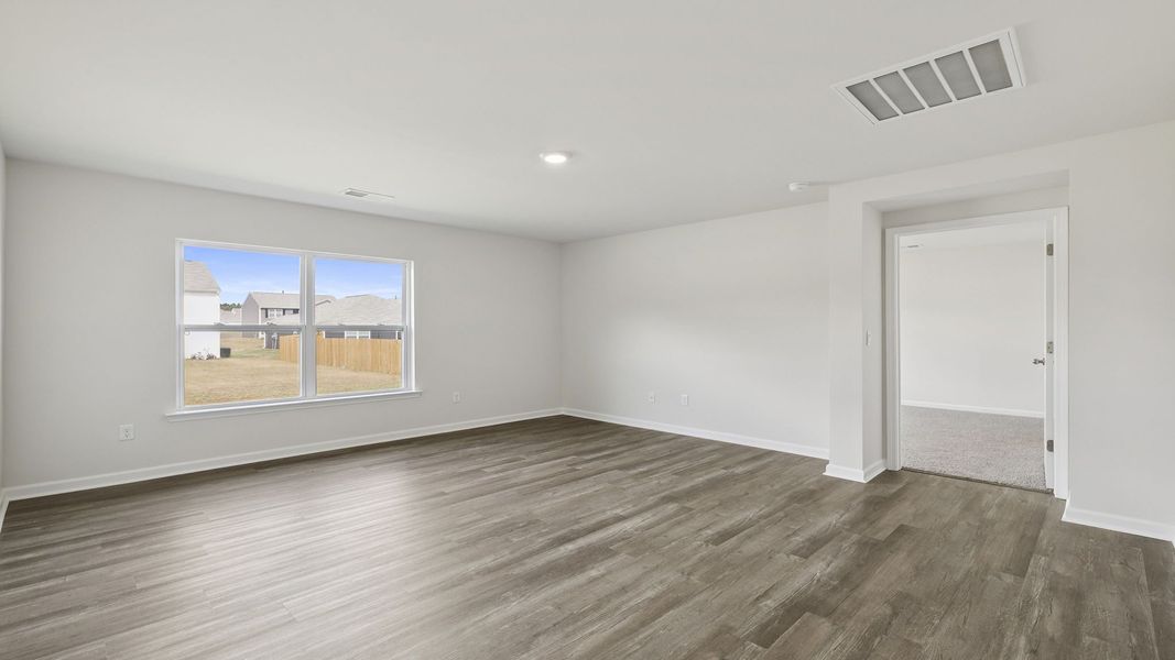 Spacious, unfurnished interior of a new home in Bentley Park, Greenwood (Image 25).