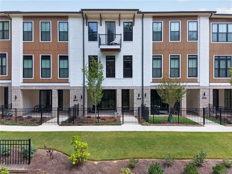 Condo located in Alpharetta, GA showcasing its design and architecture (Image 5). Condo located in Alpharetta, GA showcasing its design and architecture (Image 5).