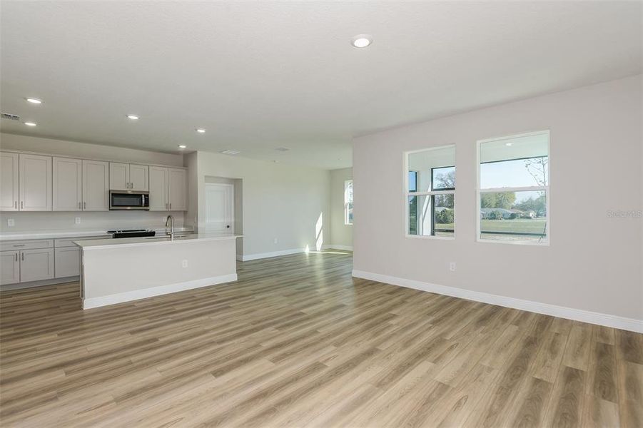 Spacious, unfurnished interior of a new home in Cherrywood Preserve, Ocala (Image 10).