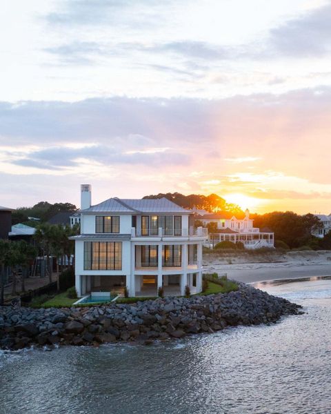 Condo located in Sullivan's Island, SC showcasing its design and architecture (Image 50).