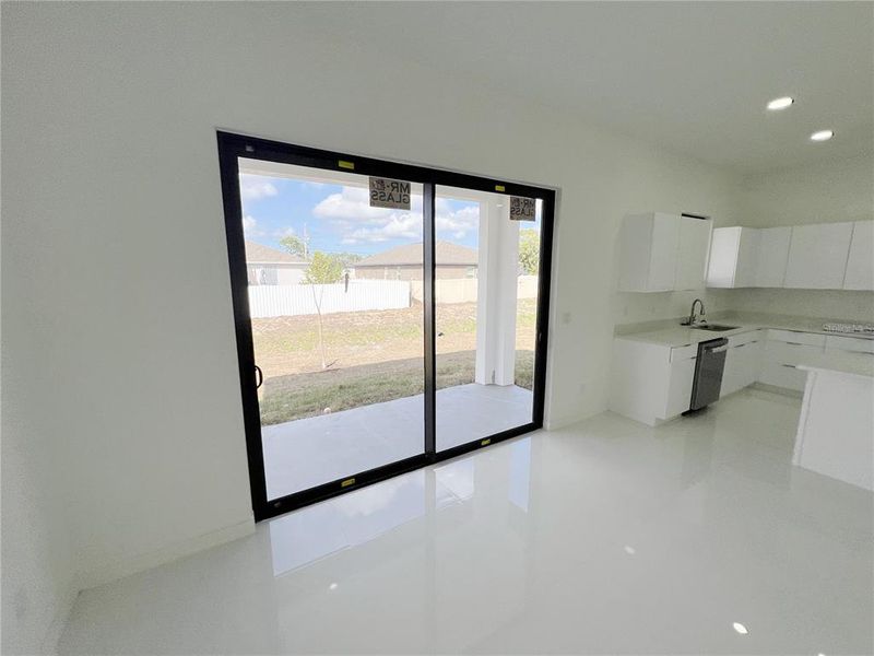 Spacious, unfurnished interior of a new home in , Cape Coral (Image 26).