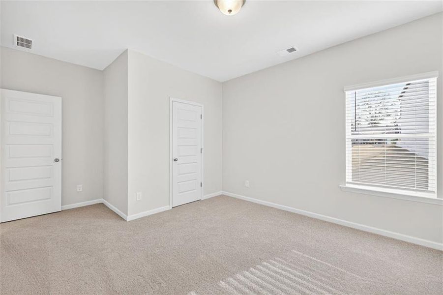Spacious, unfurnished interior of a new home in Garrett Preserve, Douglasville (Image 13).
