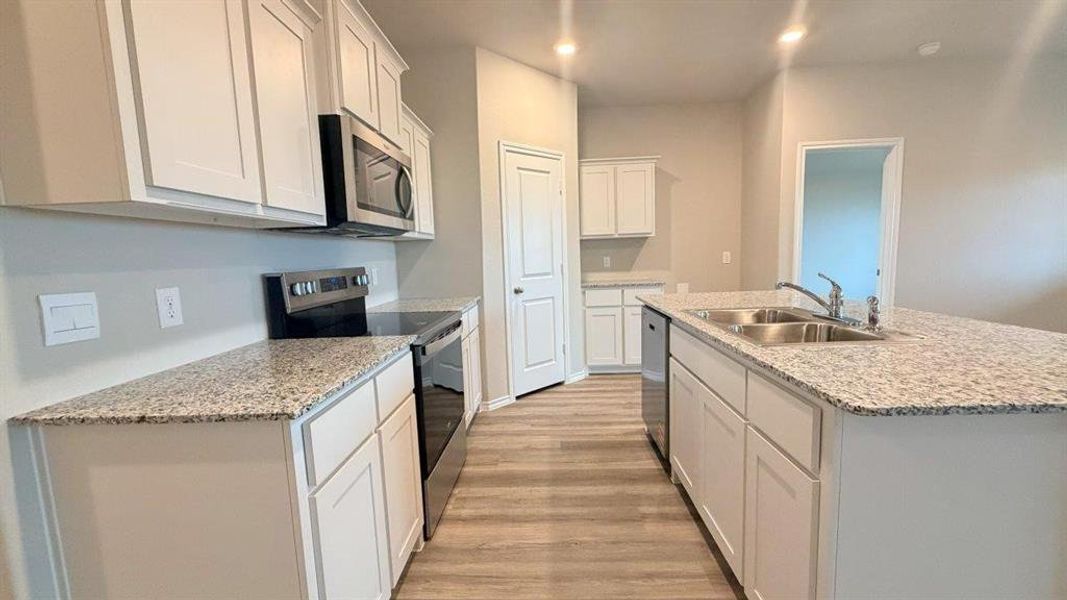 Furnished interior view inside a new home in Meadowbrook Estates, Cleburne (Image 6).