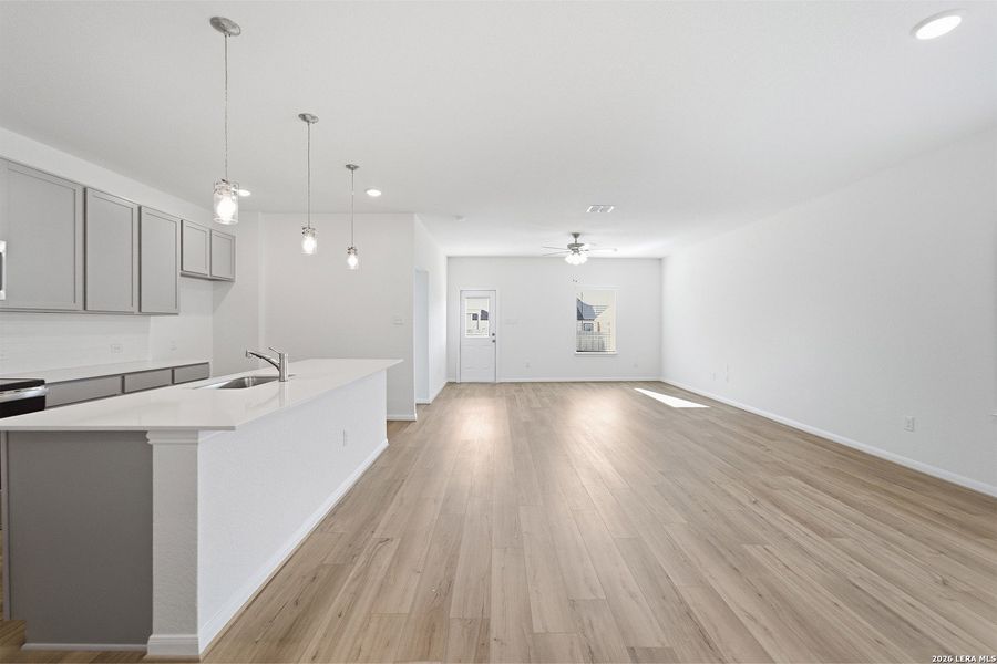 Spacious, unfurnished interior of a new home in Cloud Country, New Braunfels (Image 21).