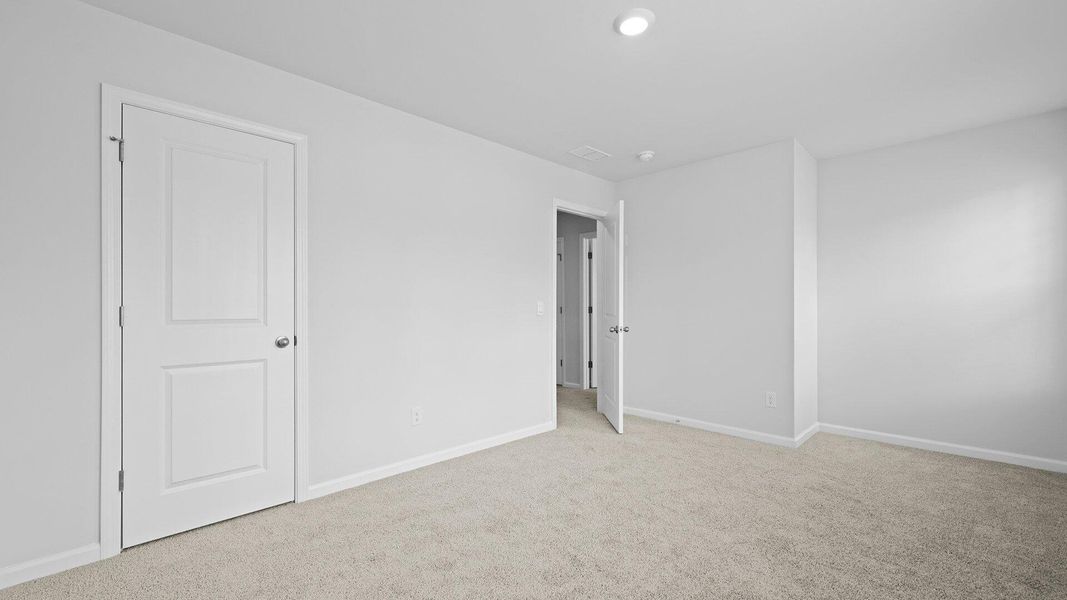 Spacious, unfurnished interior of a new home in , Summerville (Image 30).