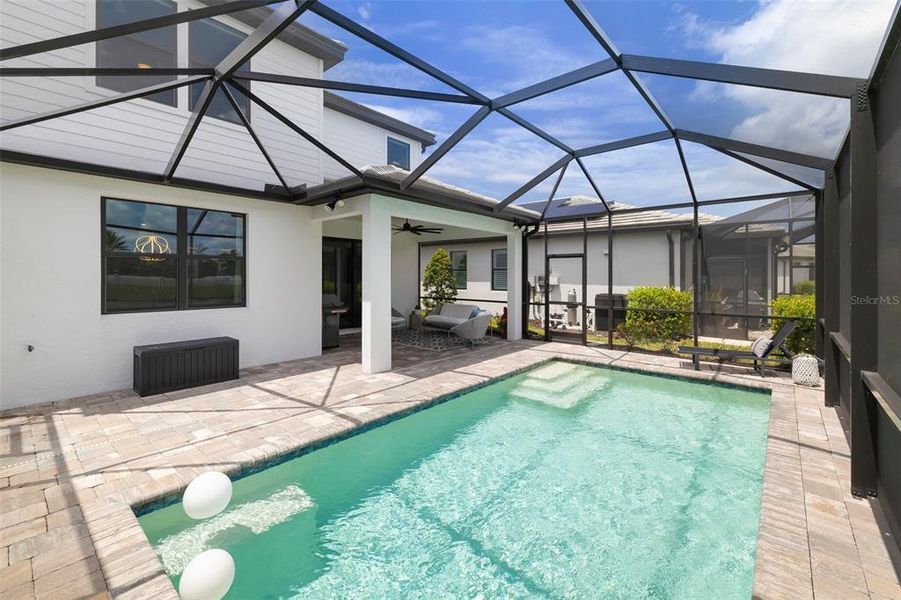 Exterior details and patio area of a home in , Bradenton (Image 32).