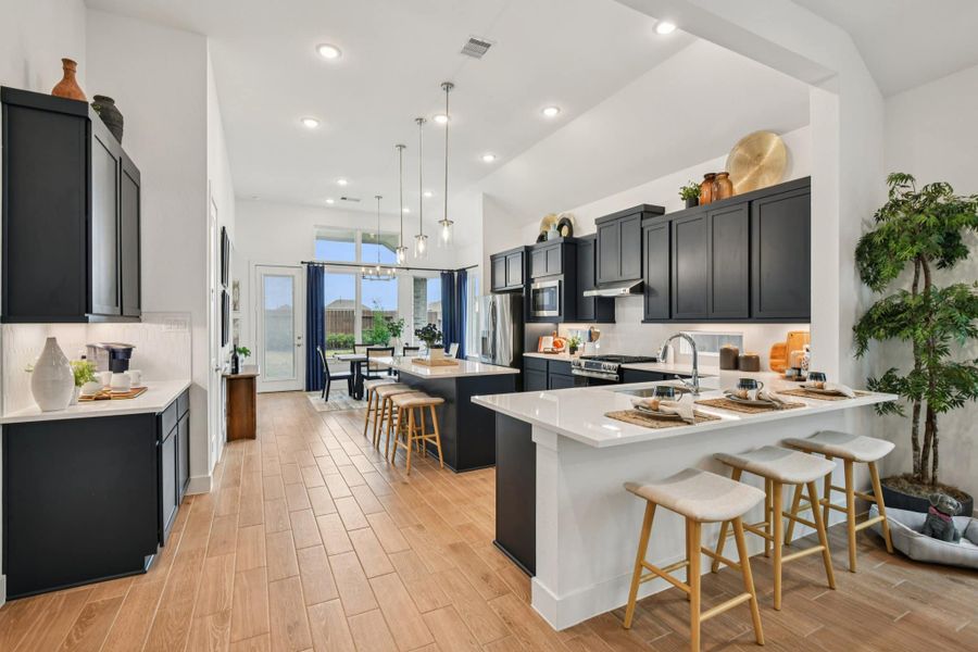Representative furnished interior of a home built from the Marion – 45′ Lot by Chesmar Homes in Wildrye, Waller (Image 5). Representative furnished interior of a home built from the Marion – 45′ Lot by Chesmar Homes in Wildrye, Waller (Image 5).