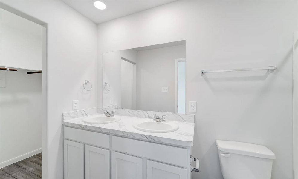 Furnished interior view inside a new home in , Lufkin (Image 6).