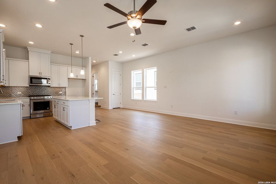 Spacious, unfurnished interior of a new home in Town Creek, New Braunfels (Image 22). Spacious, unfurnished interior of a new home in Town Creek, New Braunfels (Image 22).