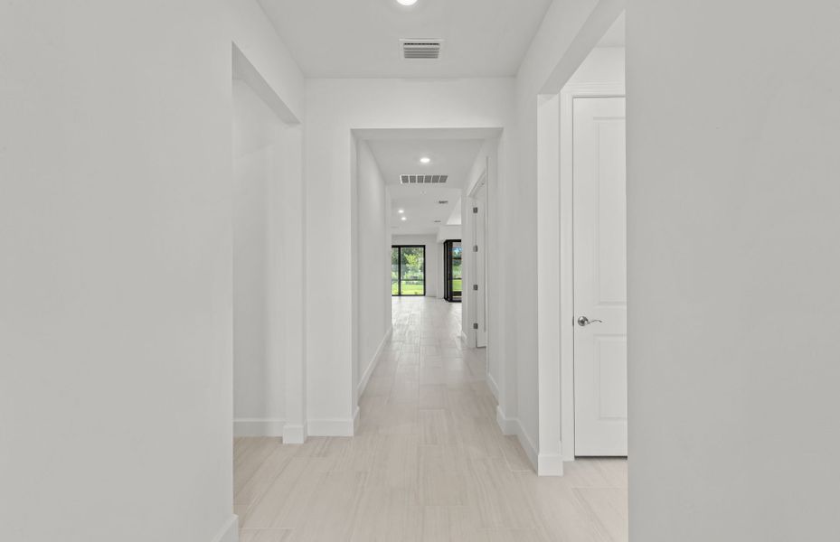 Spacious, unfurnished interior of a new home in Terreno, Naples (Image 15).