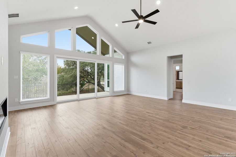 Spacious, unfurnished interior of a new home in Potranco Oaks, Castroville (Image 44).