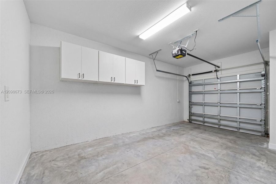 Spacious, unfurnished interior of a new home in , Pembroke Pines (Image 20).