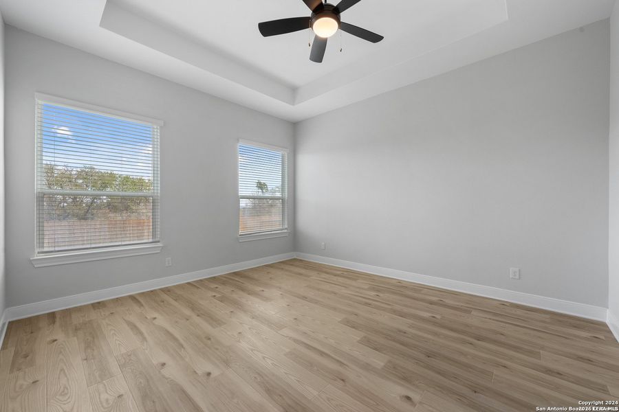 Spacious, unfurnished interior of a new home in Potranco West, Castroville (Image 20).
