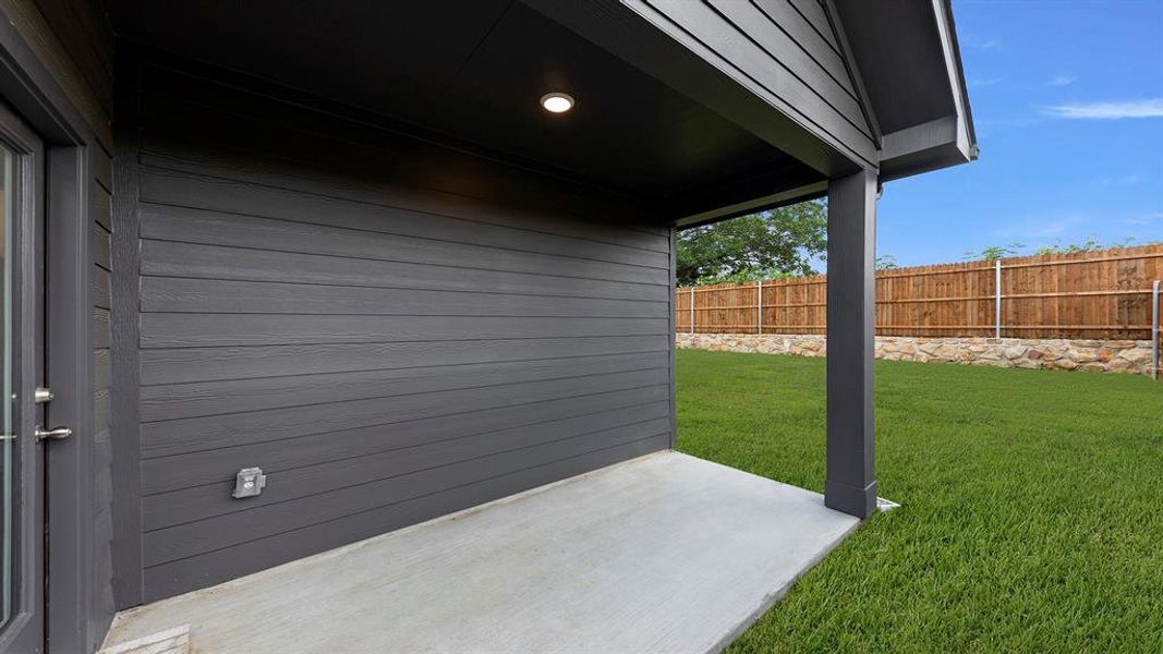 25. 1752 Edgeway - Patio