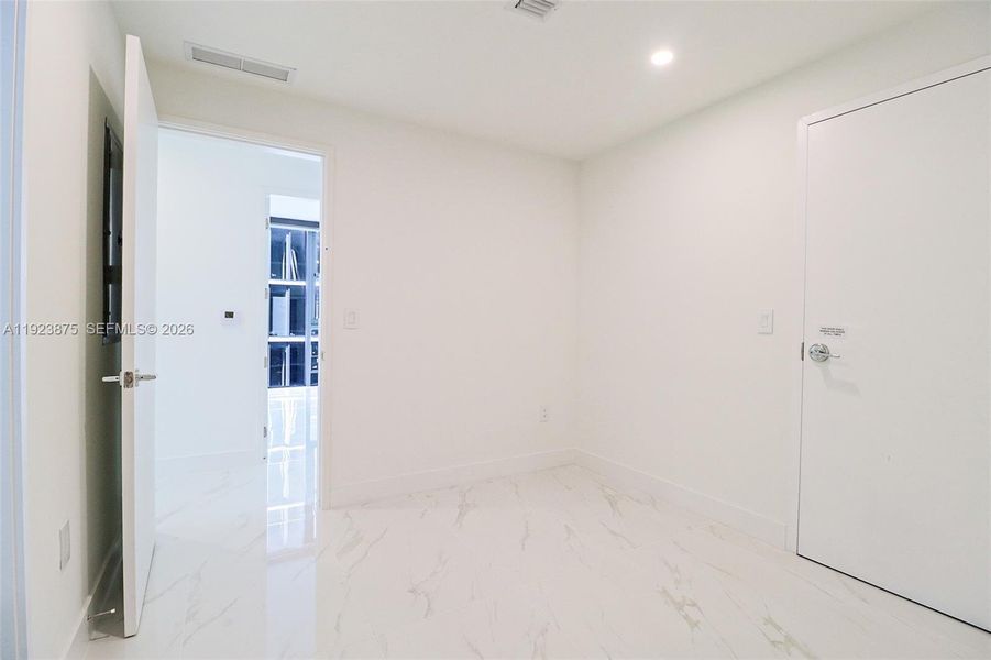 Spacious, unfurnished interior of a new home in , Miami (Image 64).